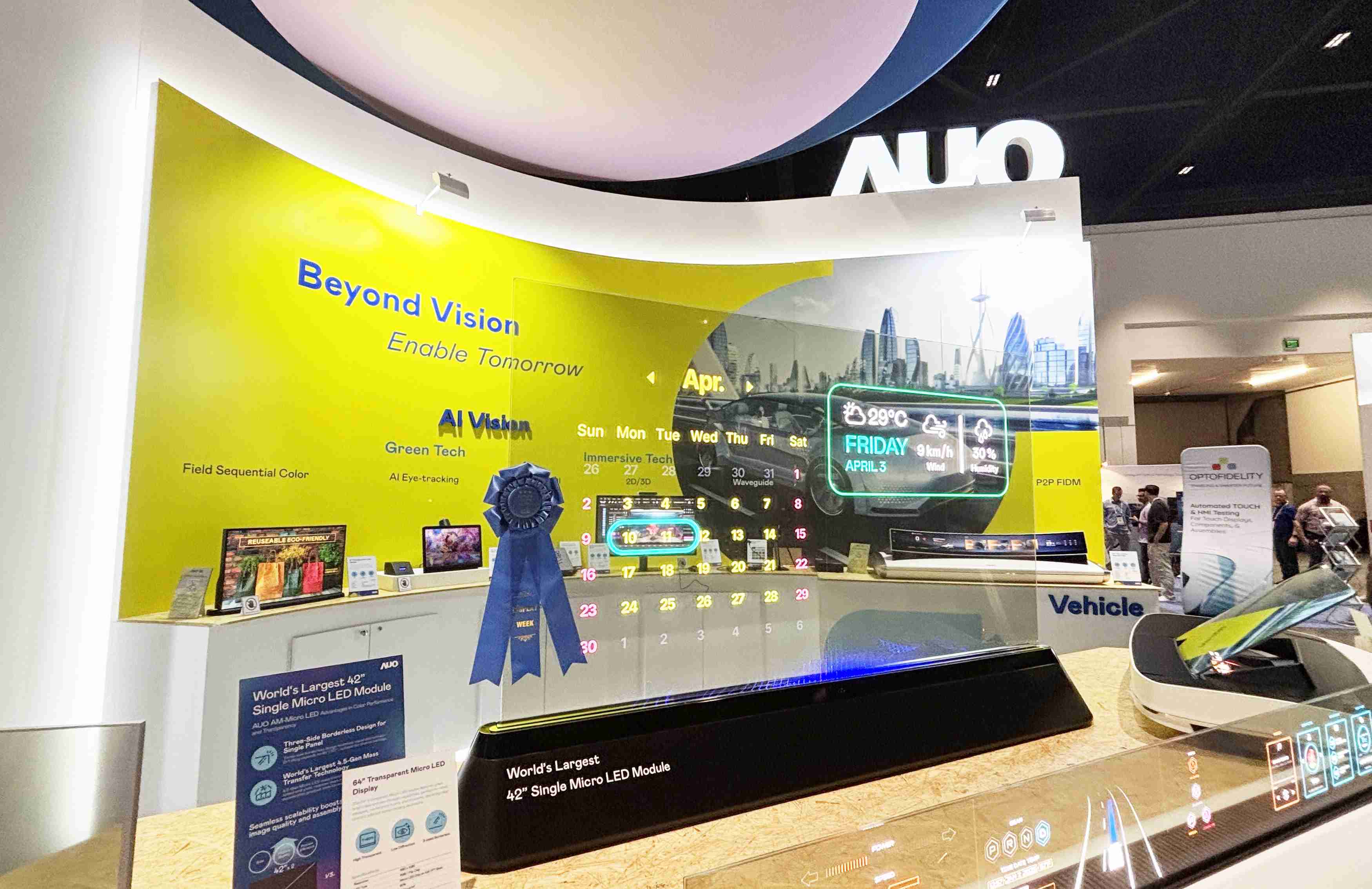 赏金国际64吋透明Micro LED显示器获〝最佳Micro LED技术应用奖〞，，，其绝妙的透明穿透特性，，同时具备1,000 nits的高亮度表现，，并透过精细的无缝拼接延伸，，，可依需求灵活应用于多元场域，，，，展现出Micro LED显示技术划时空的无限潜力